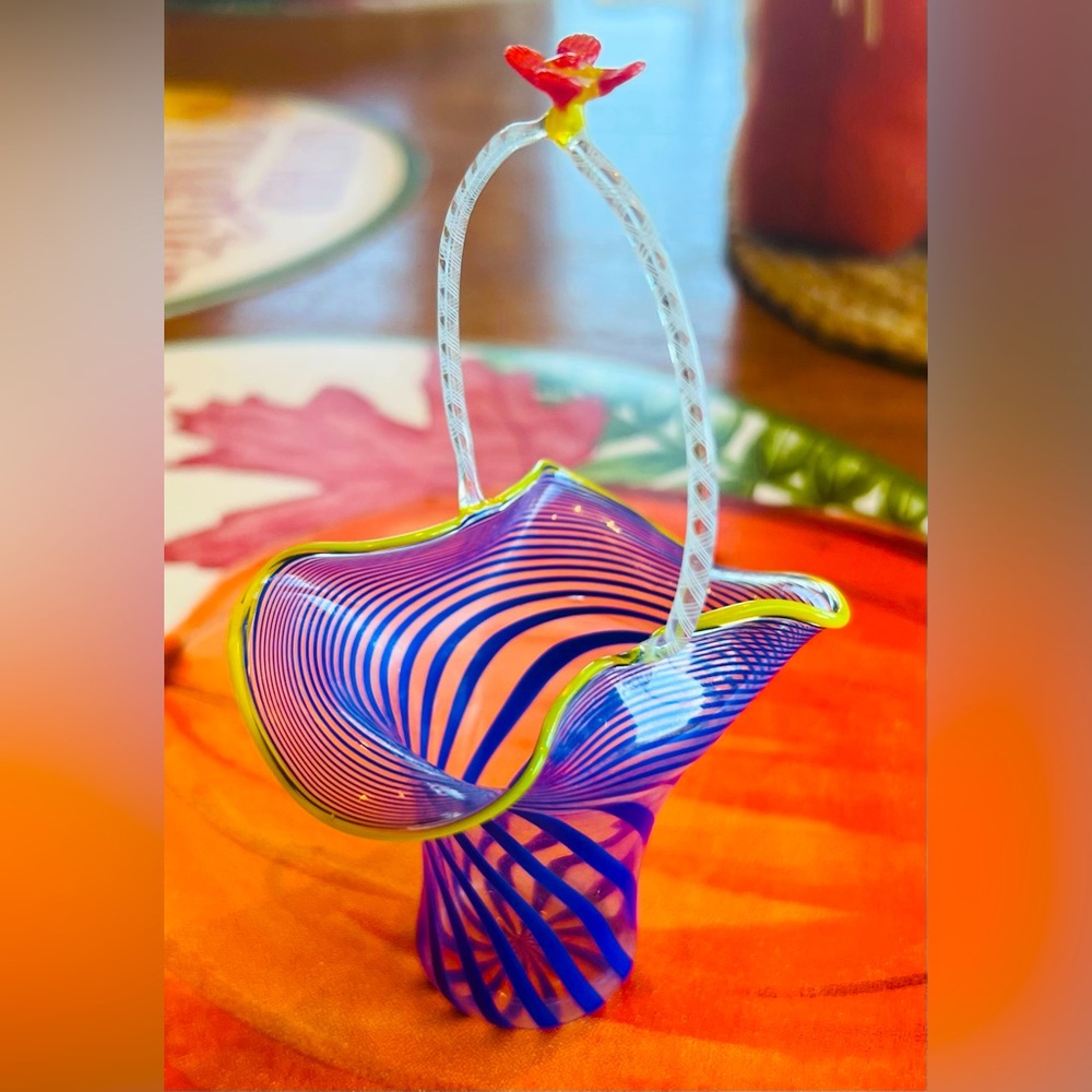 Murano style Venetian Glass Swirl Basket with Flower